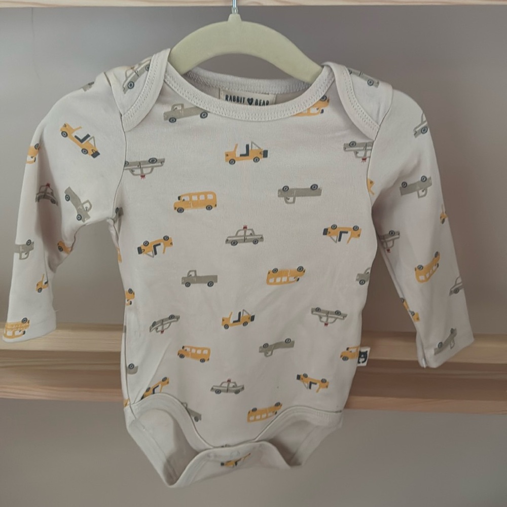NWOT Rabbit + Bear 6-9 month organic long sleeve onesie